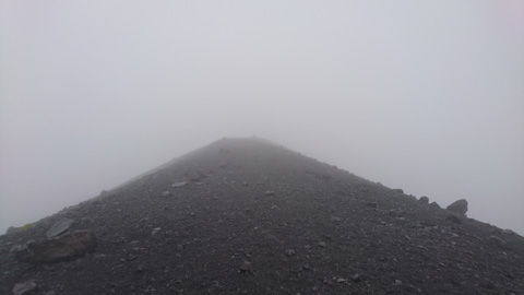 富士山登山途中の霧